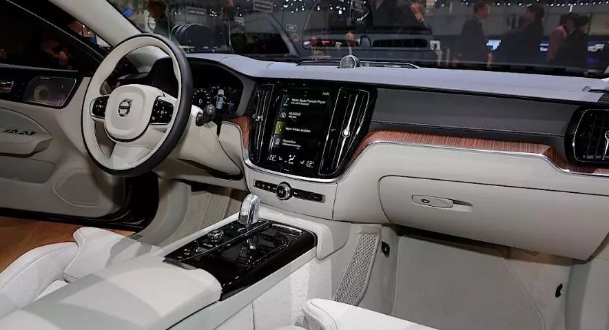 沃尔沃v60性能版,全新沃尔沃v60车展