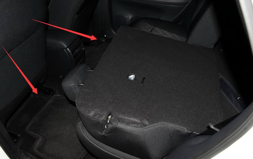 骐达tiida和飞度哪个值得入手,两厢车飞度和骐达