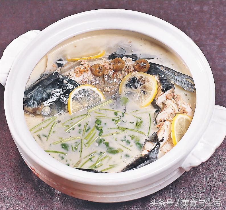 柠檬煮草鱼，我教你一招，鱼肉更鲜美，快来看看怎么做