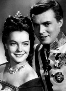 那些有王室的国家财富如何,给他们的钱*过包**过秤吧