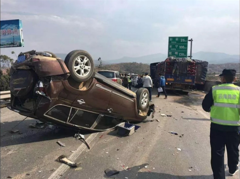 昆楚高速连发车祸4死;女大学生做“25元妇检”结果花万元