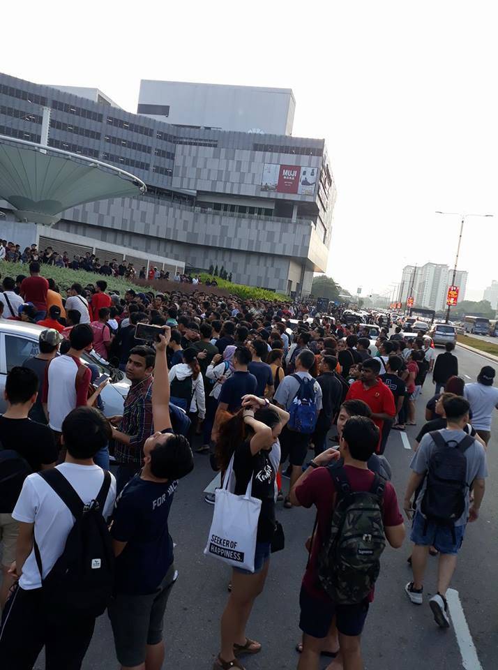 涓囦汉绌哄贩鎶phone,涓轰粈涔堟帓闃熸姠iphone