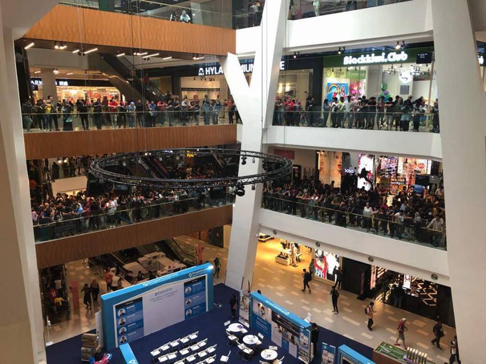 涓囦汉绌哄贩鎶phone,涓轰粈涔堟帓闃熸姠iphone