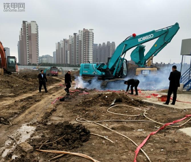 花60万买下110万房子现在后悔不已,花60万买二手挖机