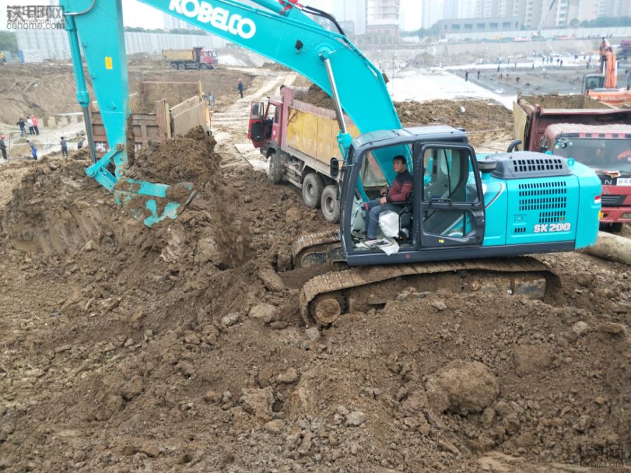 花60万买下110万房子现在后悔不已,花60万买二手挖机