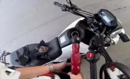 摩托车没有油了是什么样的,摩托车没油加完油为什么打不着火