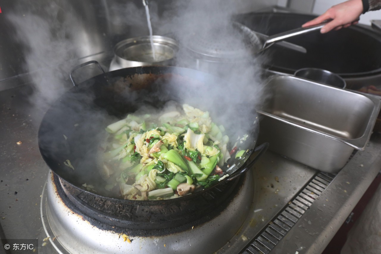 炒菜时一不小心调料放多了怎么办？一招教你如何进行弥补！