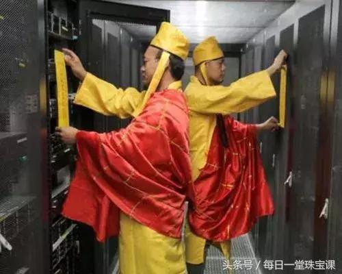 寺庙里的珠宝是真的吗,在寺庙里买开光的配饰值不值