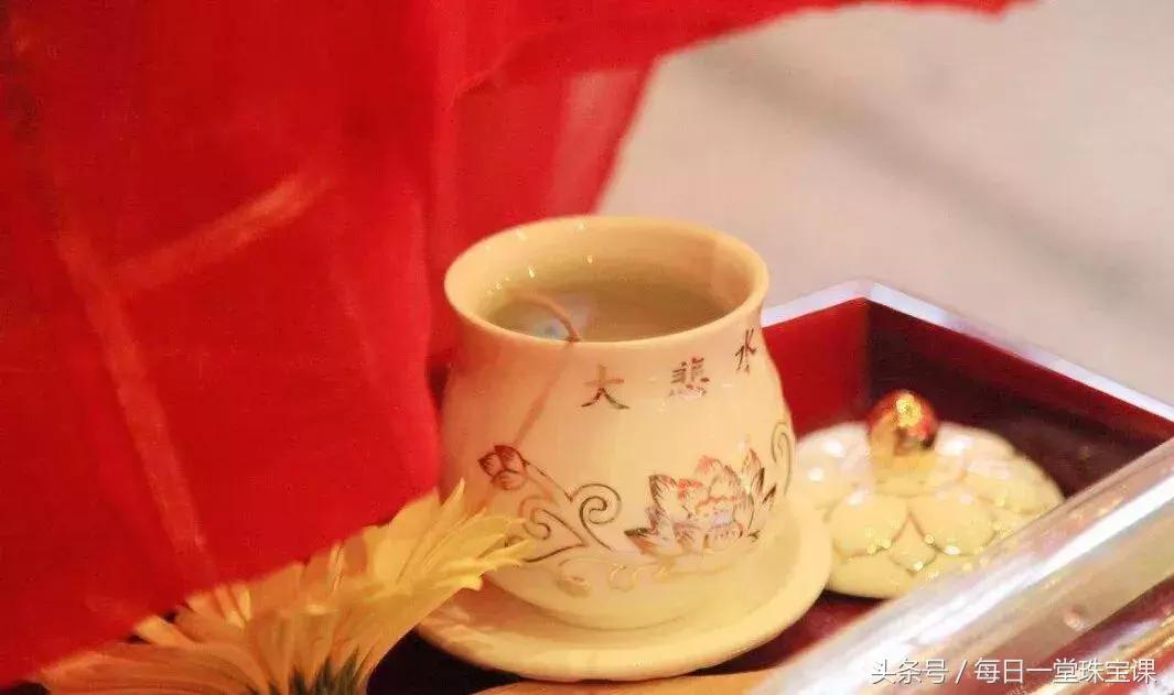 寺庙里的珠宝是真的吗,在寺庙里买开光的配饰值不值