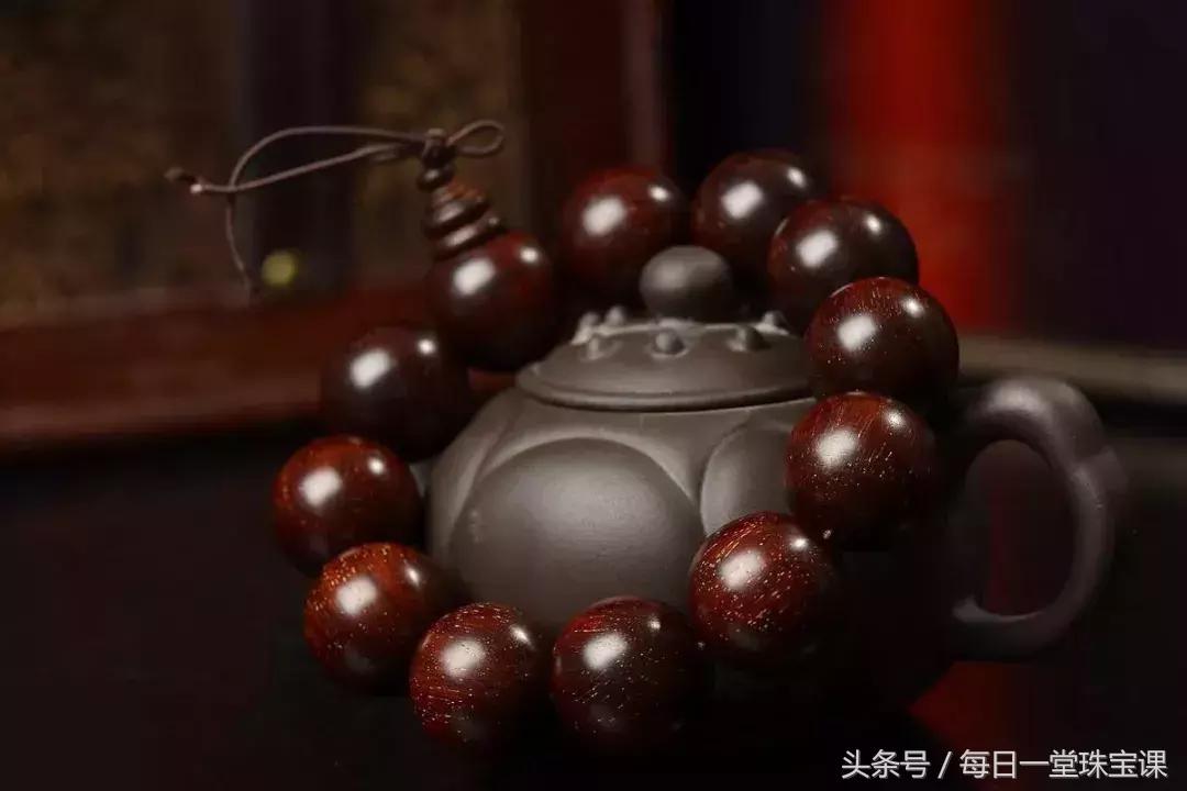 寺庙里的珠宝是真的吗,在寺庙里买开光的配饰值不值