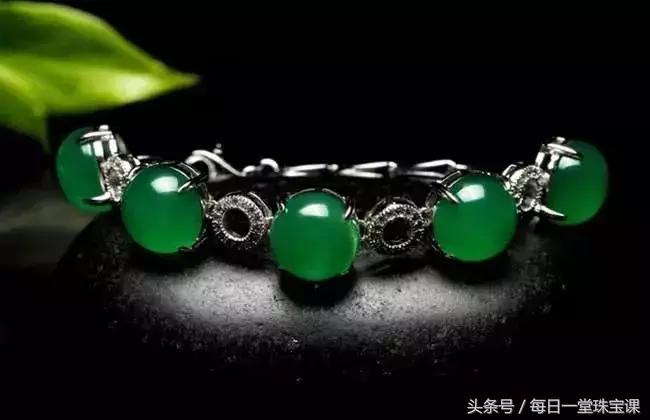 寺庙里的珠宝是真的吗,在寺庙里买开光的配饰值不值