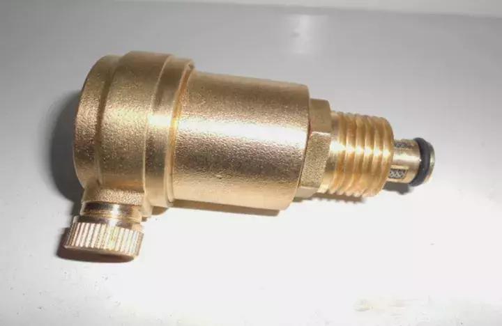 壁挂炉总是增压怎么处理,壁挂炉采暖系统有气怎么处理