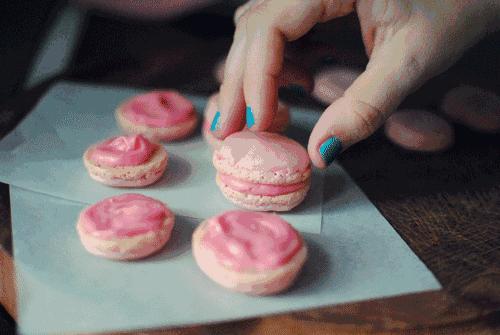 没想到做马卡龙这么简单,教你制作一支粉嫩马卡龙