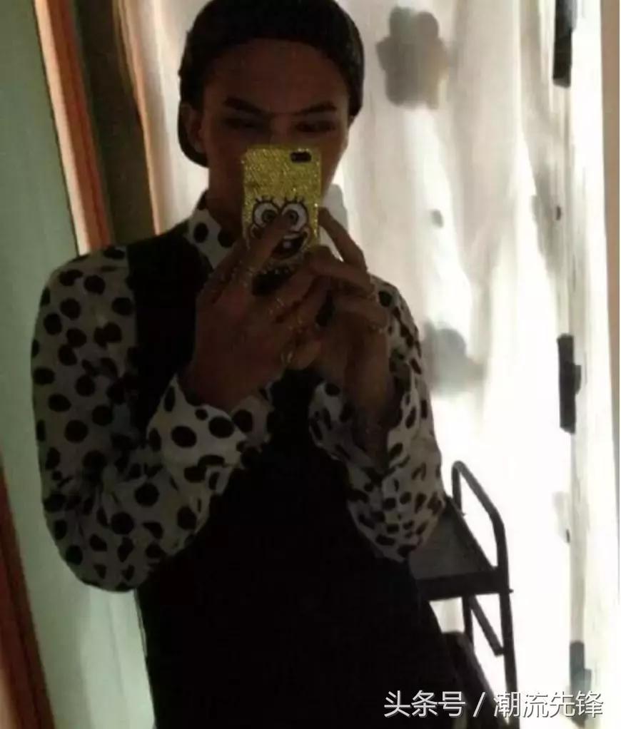 剃了板寸依旧帅气的男生,gd入伍后的样子