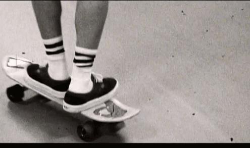 剃了板寸依旧帅气的男生,gd入伍后的样子