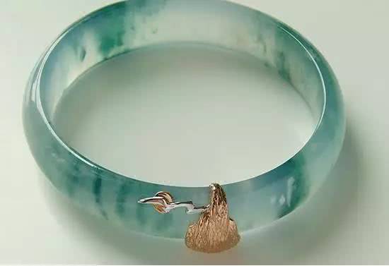 翡翠手镯断了自己怎么修,翡翠不小心打碎