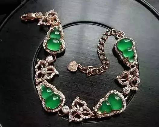 翡翠手镯断了自己怎么修,翡翠不小心打碎