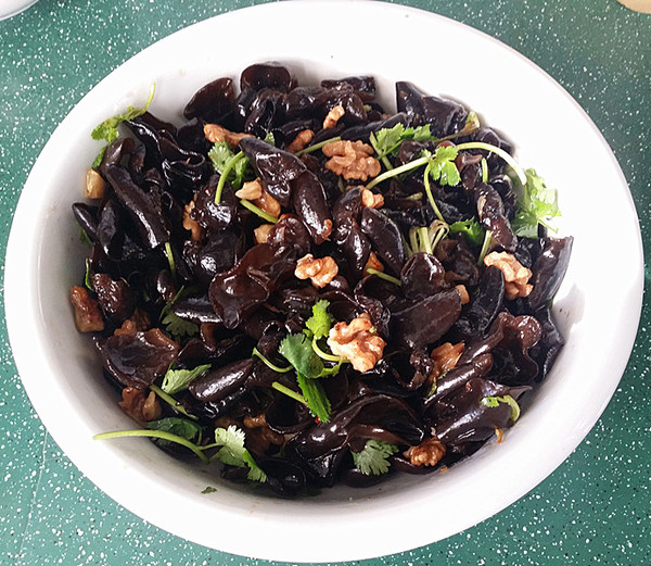 核桃仁炒什么好吃又营养,凉拌木耳花生核桃仁