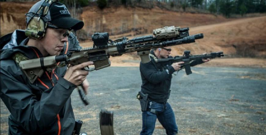 战术卢卡斯完整版,战术教父卢卡斯射击视频