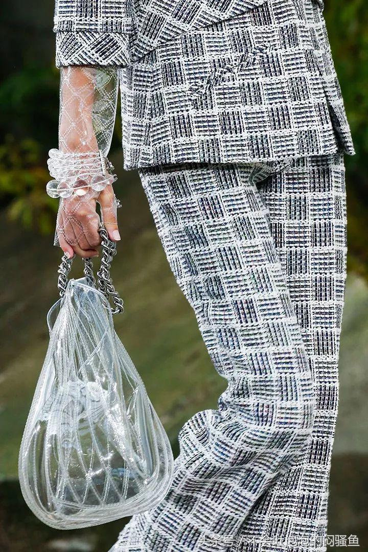 杨幂透明购物袋,花700块买包