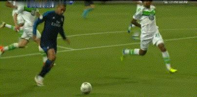 女裁判被袭击集锦,足球女裁判被袭视频