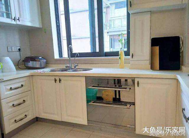 客厅回字顶吊顶造型效果图,同事家新房