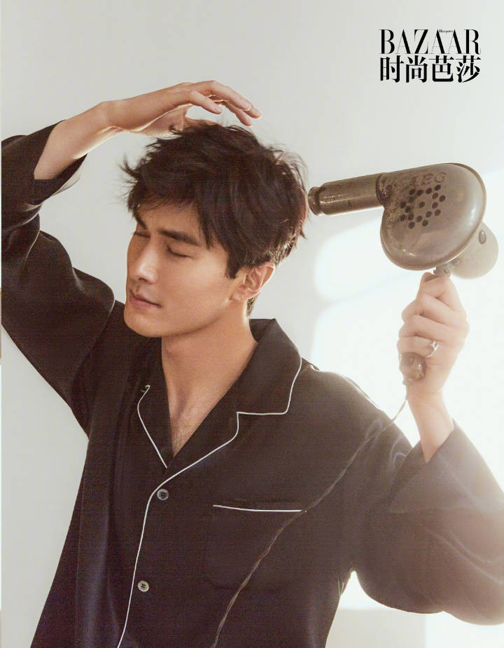 《时尚芭莎》杂志中高伟光的时装造型和古装造型有什么不同