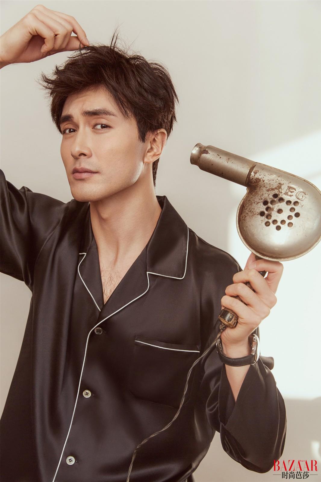 《时尚芭莎》杂志中高伟光的时装造型和古装造型有什么不同