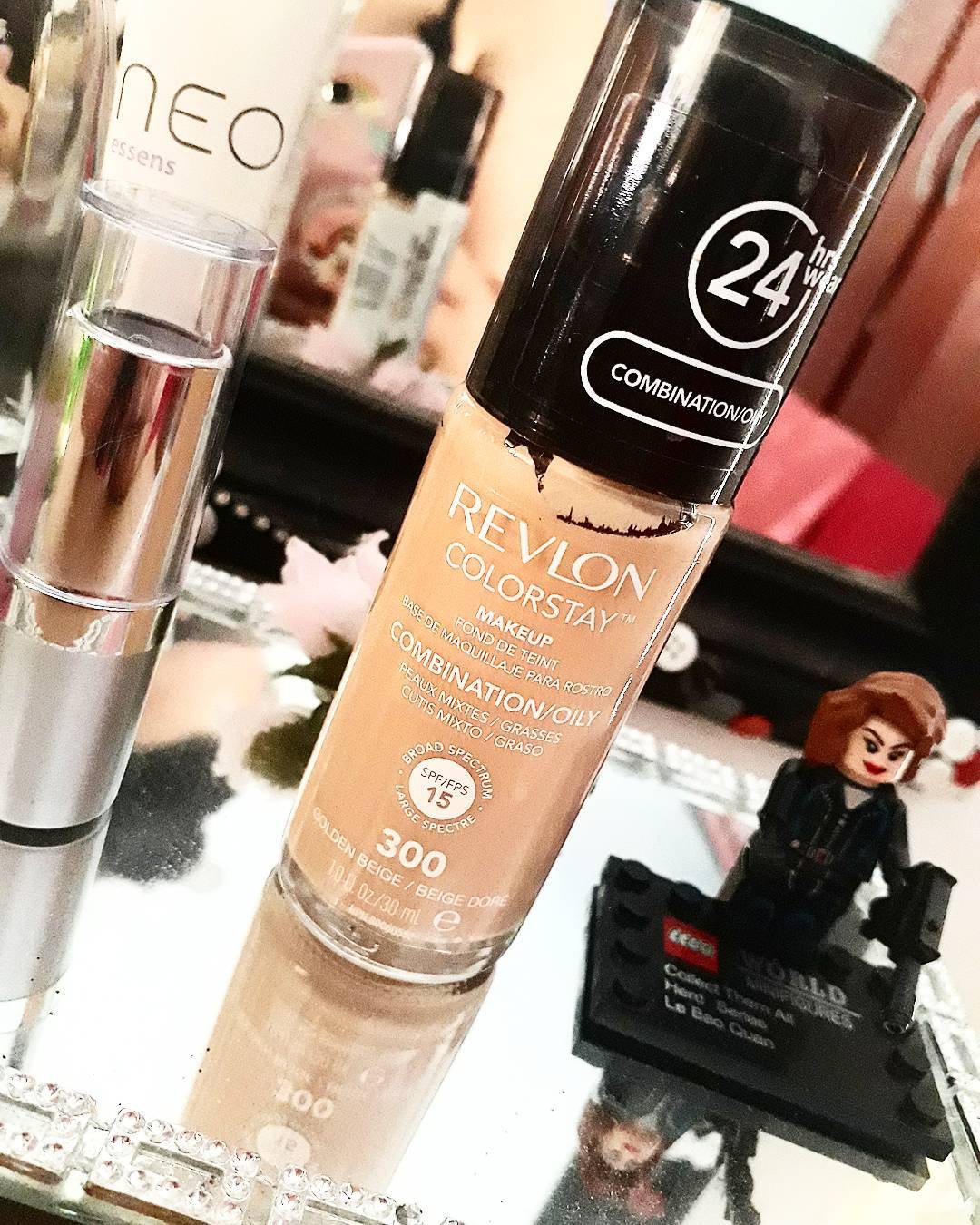 雅诗兰黛白金粉底液色号挑选,阿玛尼粉底液怎么挑选合适自己