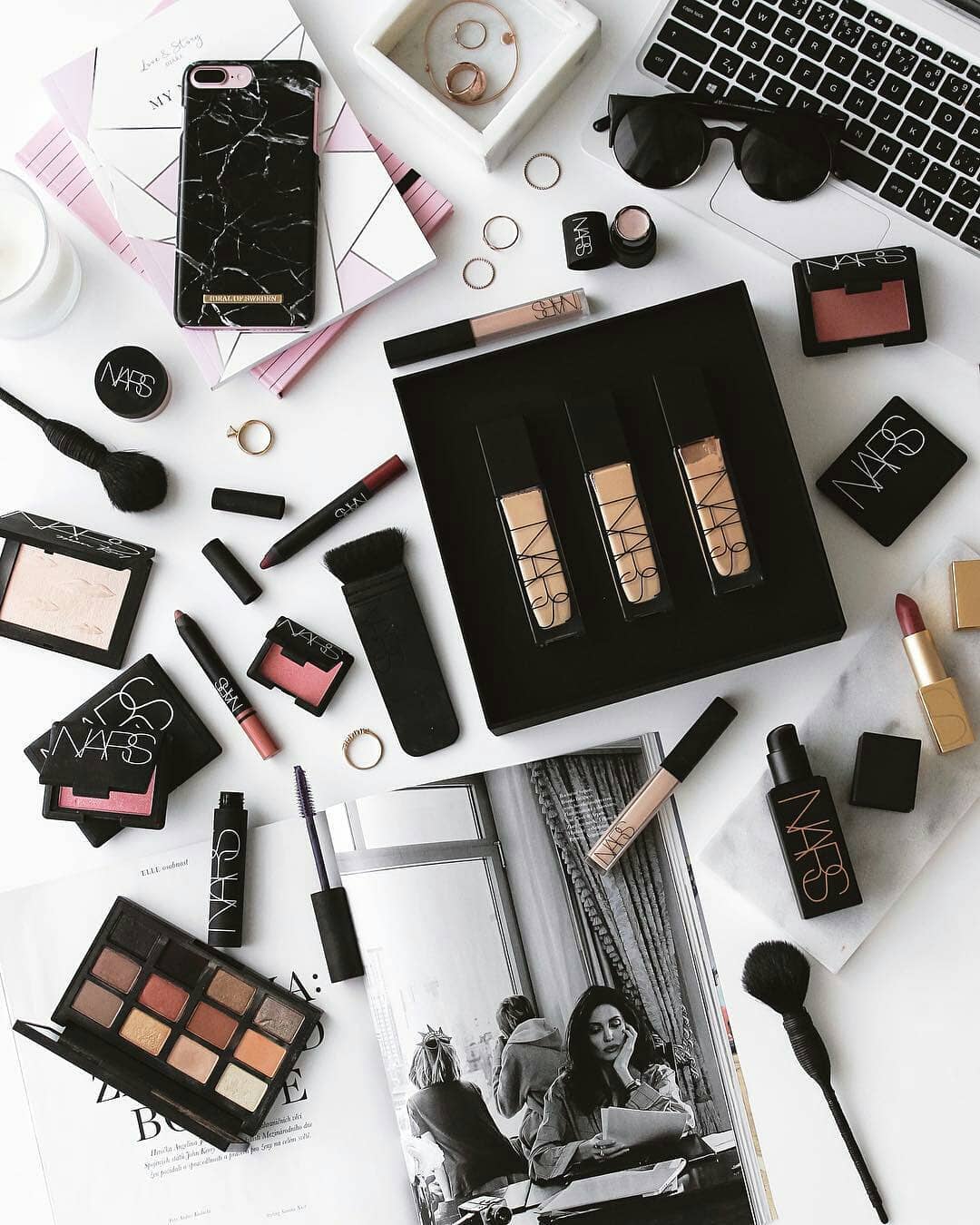 雅诗兰黛白金粉底液色号挑选,阿玛尼粉底液怎么挑选合适自己