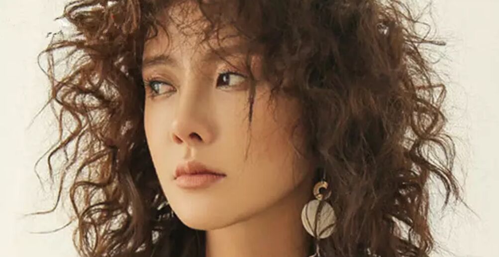 2018卷发top榜抢眼烫发学起来,2021最火爆发型时尚烫发70后卷发