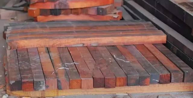 一千块跟1万块沙发的区别,红木家具贵在哪里