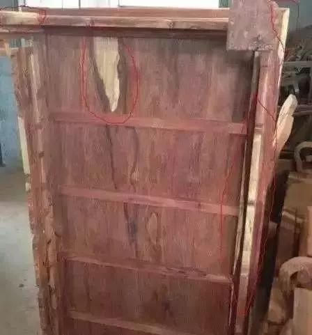 一千块跟1万块沙发的区别,红木家具贵在哪里