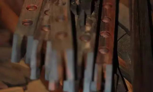 一千块跟1万块沙发的区别,红木家具贵在哪里