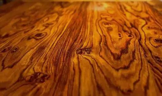 一千块跟1万块沙发的区别,红木家具贵在哪里