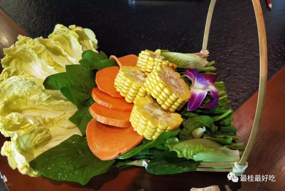 当雨桂林碰上川蜀火锅，不一样的火花碰撞，这家店火了。