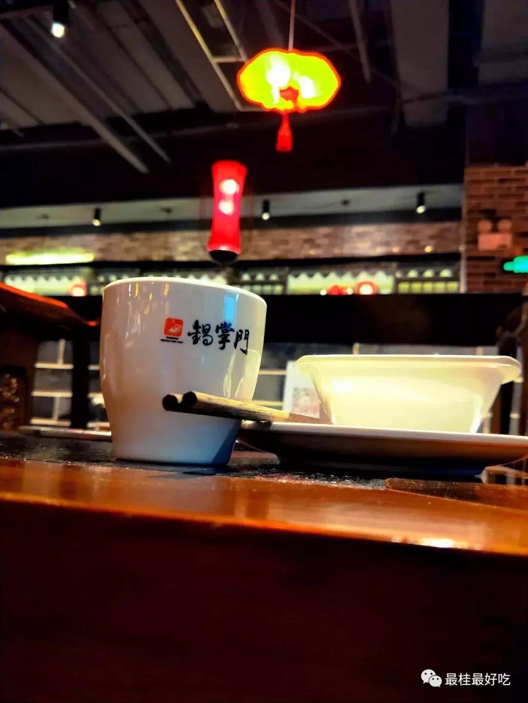 当雨桂林碰上川蜀火锅，不一样的火花碰撞，这家店火了。