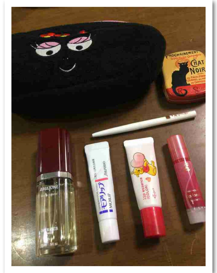 日本化妆包里面装什么东西,日本女生化妆包里有什么