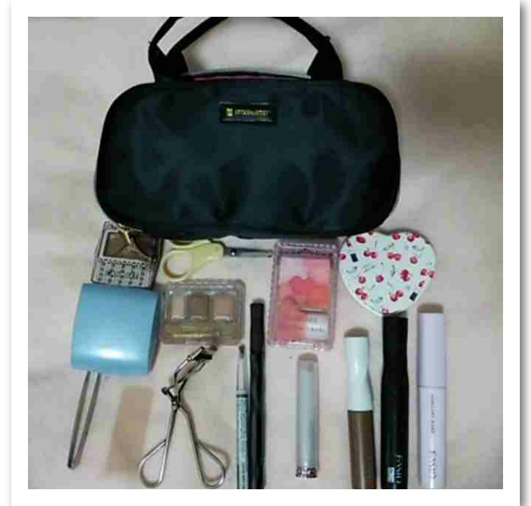 日本化妆包里面装什么东西,日本女生化妆包里有什么