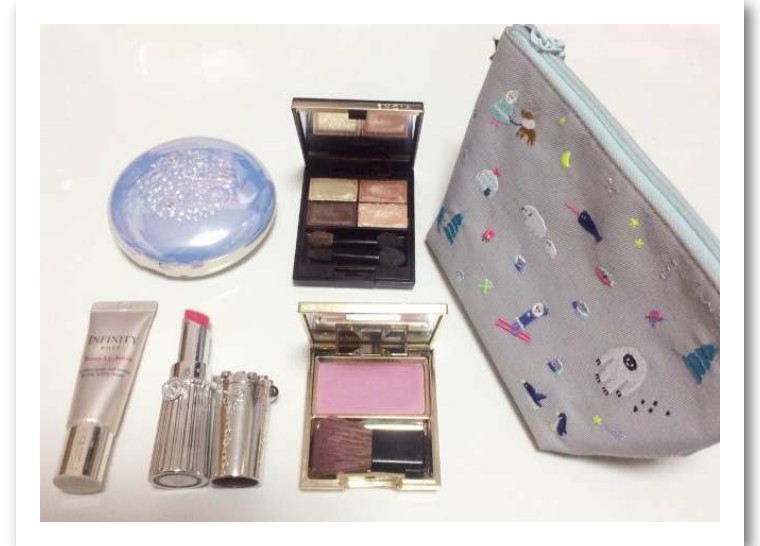 日本化妆包里面装什么东西,日本女生化妆包里有什么