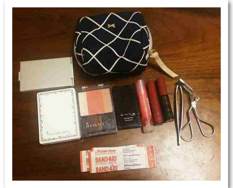 日本化妆包里面装什么东西,日本女生化妆包里有什么