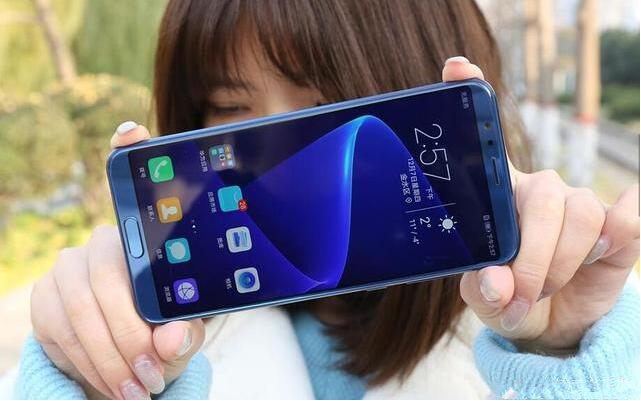 为什么手机膜不能完美贴好,手机出厂为什么不贴钢化膜