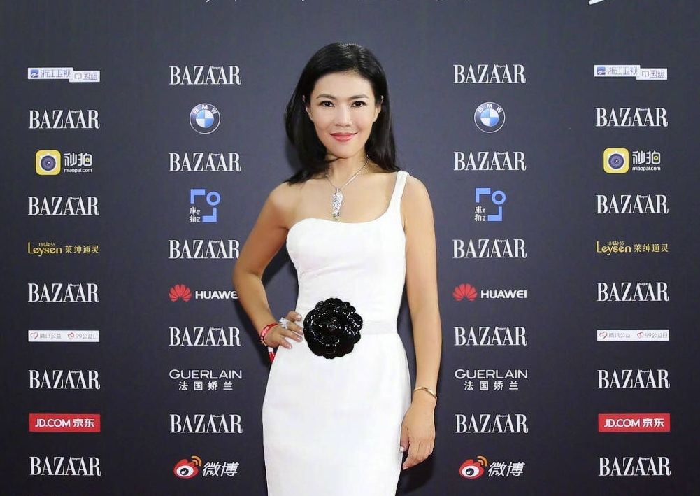 苏芒突然离任时尚集团总裁；开云眼镜部门入驻京东