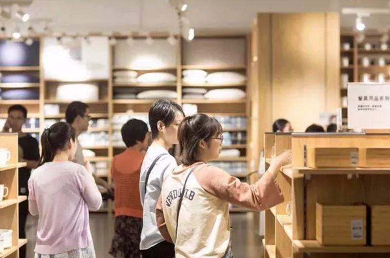 苏芒突然离任时尚集团总裁；开云眼镜部门入驻京东