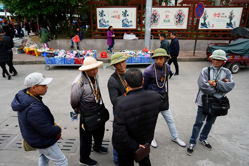 中越边境集市,越南边民收入