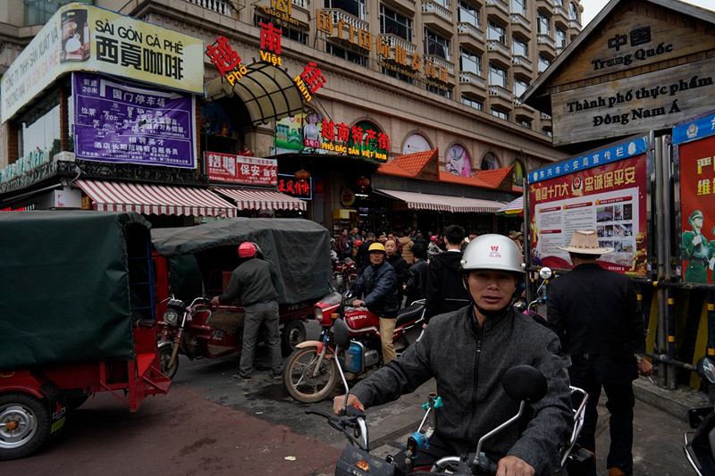 中越边境集市,越南边民收入