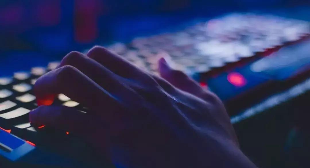 室友沉迷于游戏,大学生沉迷在游戏之中该怎么办