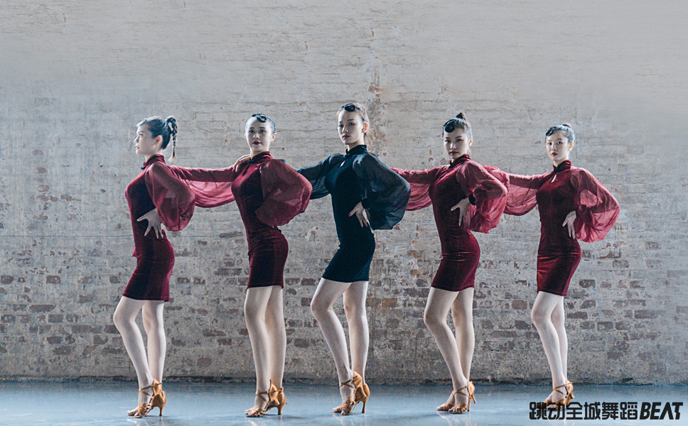 学拉丁舞可以改善圆肩驼背,拉丁舞学多久可以改善含胸驼背