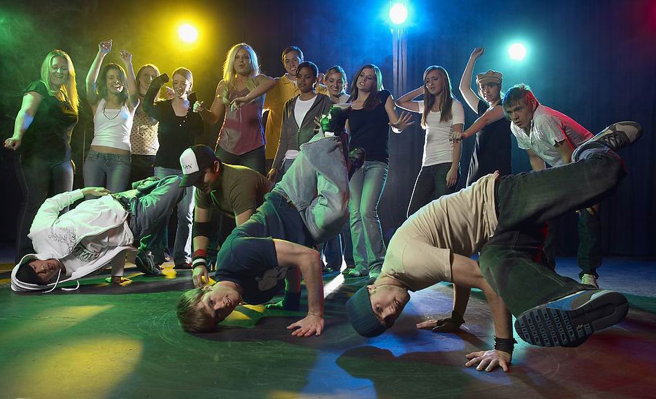 与其玩游戏还不如带你吃鸡,bboy双人配合