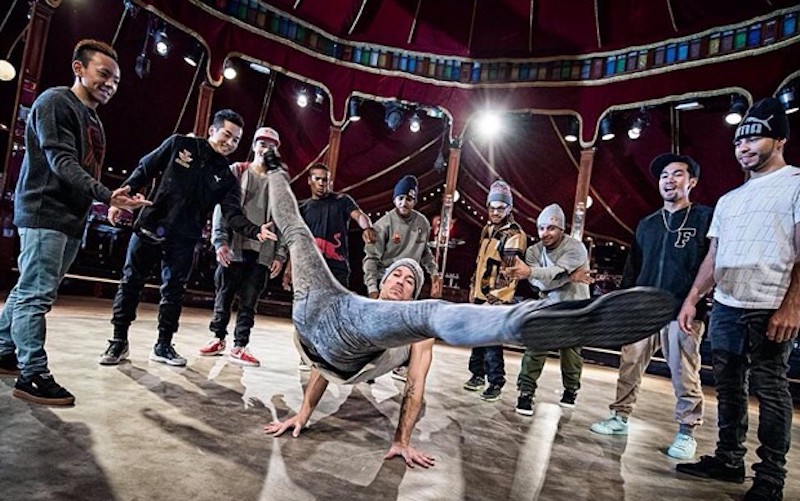 与其玩游戏还不如带你吃鸡,bboy双人配合